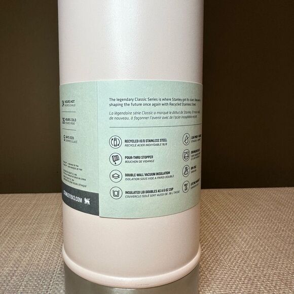 Stanley Legendary Classic Bottle Limestone Pink 1 Quart NWT - Picture 5 of 10